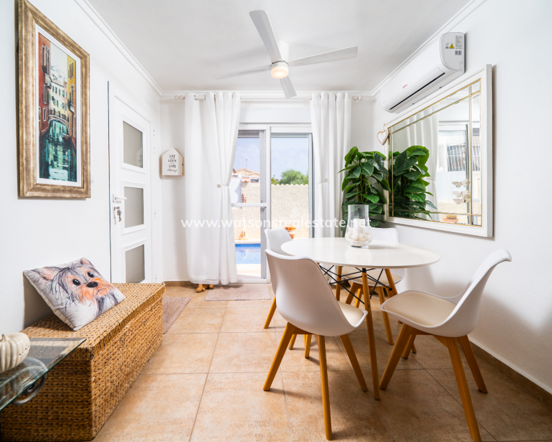 Resale - Freistendhe Villa - Urb. La Marina