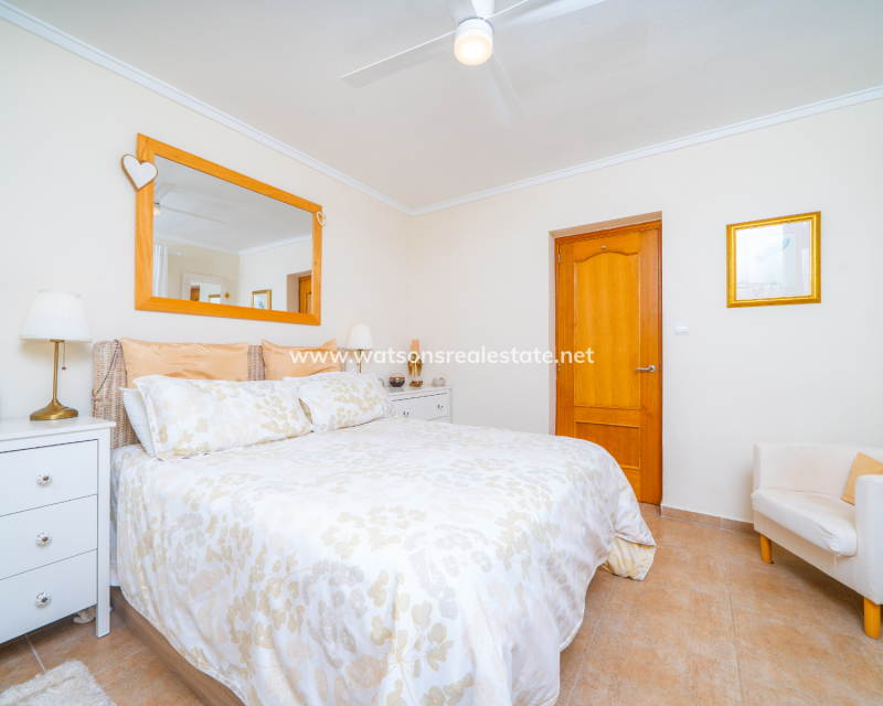 Resale - Freistendhe Villa - Urb. La Marina