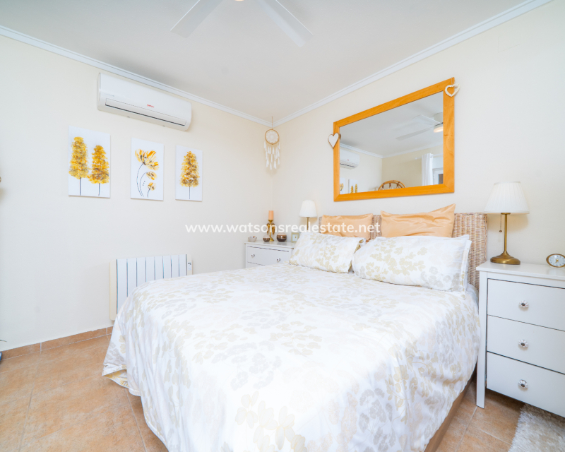 Resale - Freistendhe Villa - Urb. La Marina