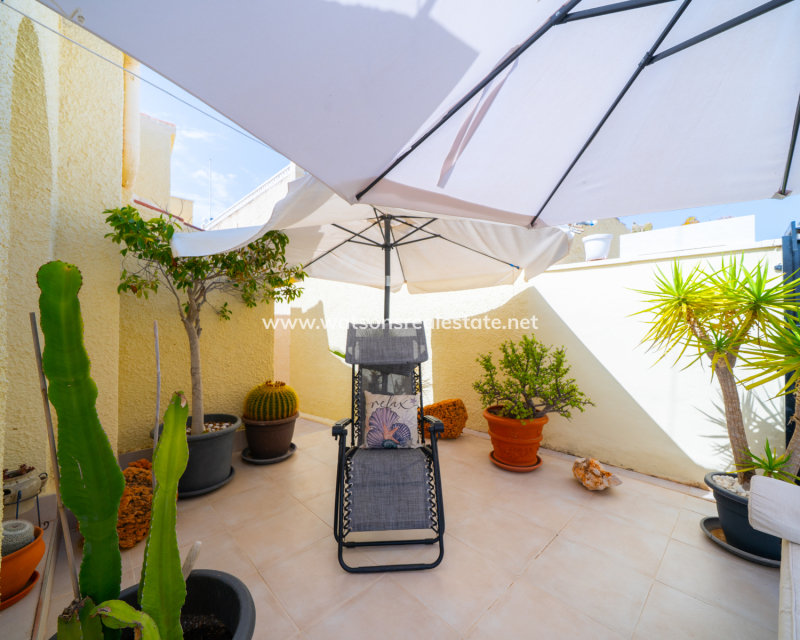 Resale - Freistendhe Villa - Urb. La Marina