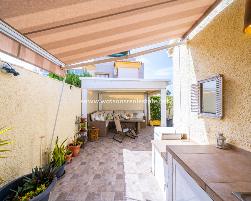 Resale - Freistendhe Villa - Urb. La Marina