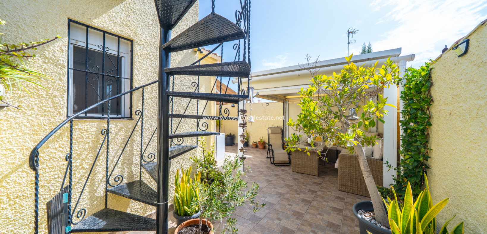 Resale - Freistendhe Villa - Urb. La Marina