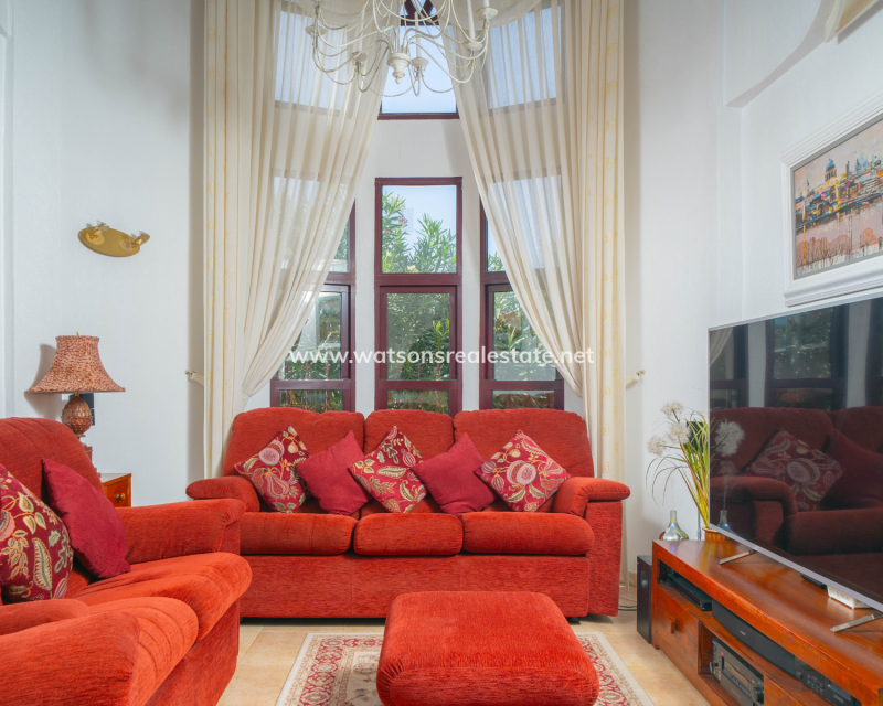 Resale - Freistendhe Villa - Urb. La Marina