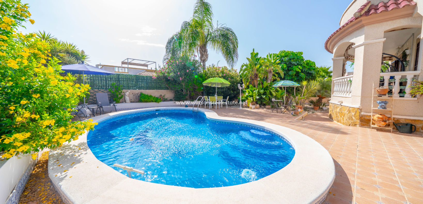 Resale - Freistendhe Villa - Urb. La Marina