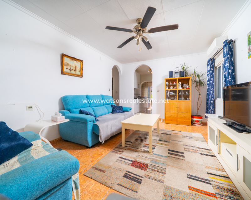 Resale - Freistendhe Villa - Urb. La Marina