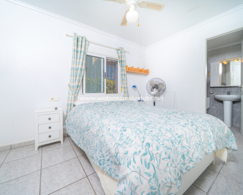 Resale - Freistendhe Villa - Urb. La Marina