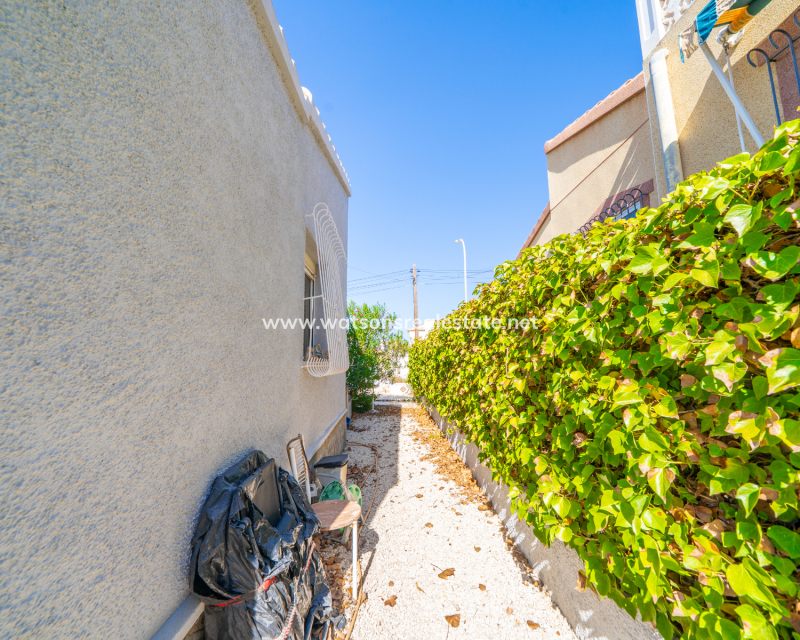 Resale - Freistendhe Villa - Urb. La Marina