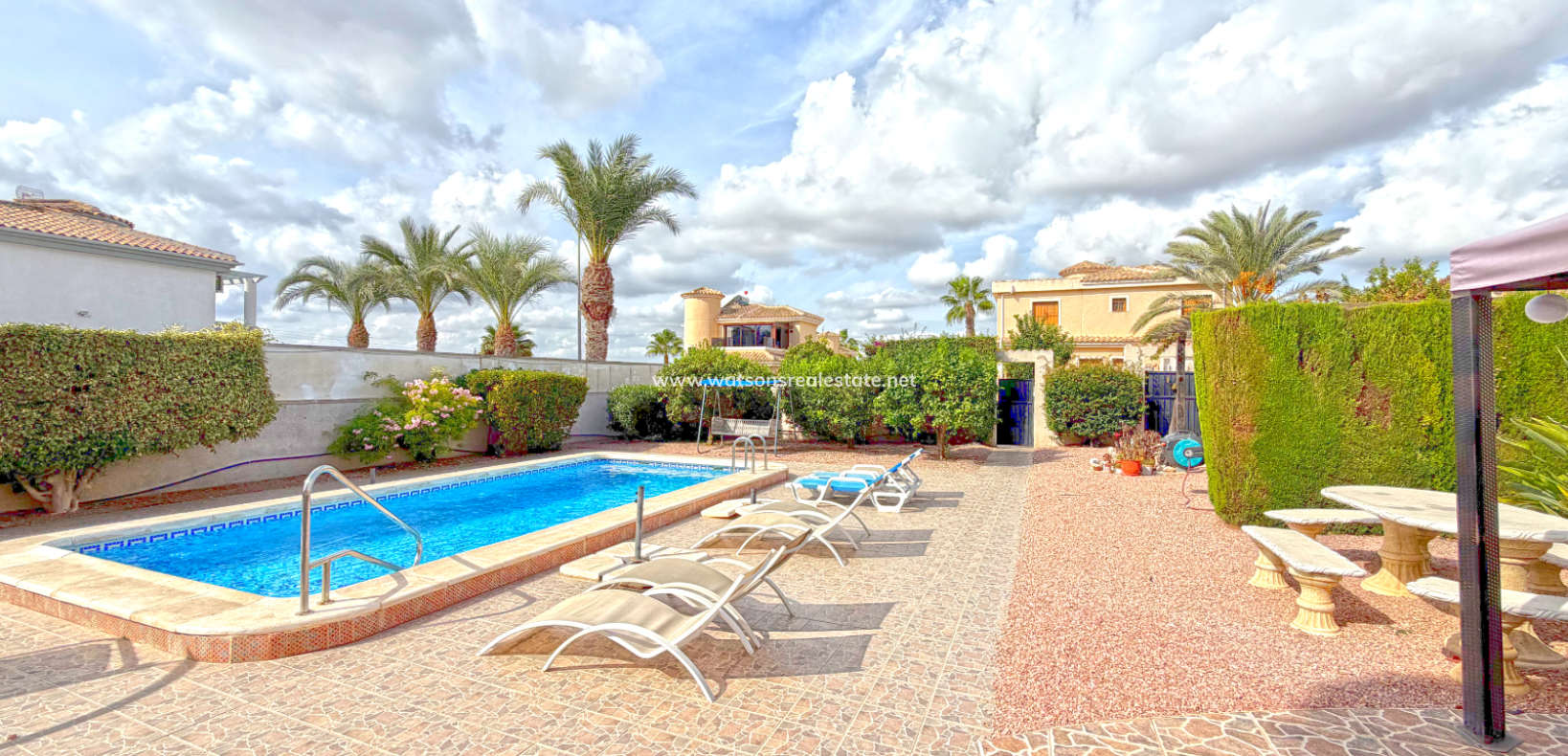 Resale - Freistendhe Villa - Urb. La Marina