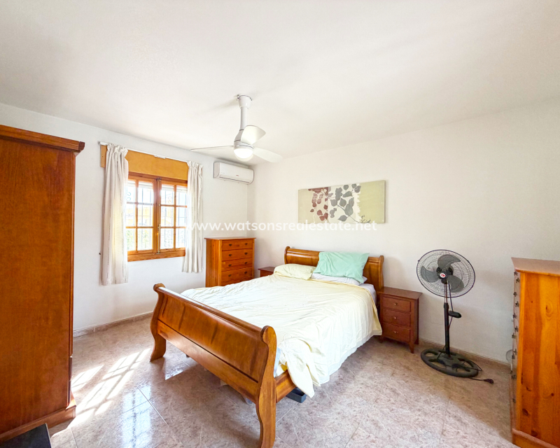 Resale - Freistendhe Villa - Urb. La Marina