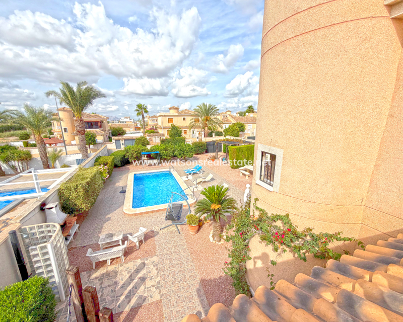 Resale - Freistendhe Villa - Urb. La Marina