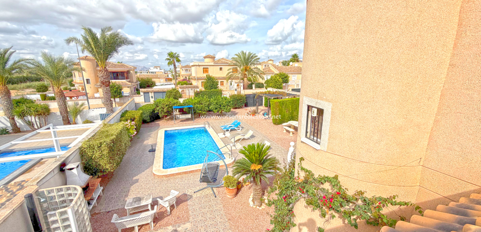 Resale - Freistendhe Villa - Urb. La Marina