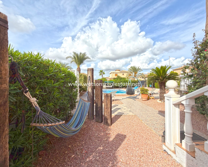 Resale - Freistendhe Villa - Urb. La Marina