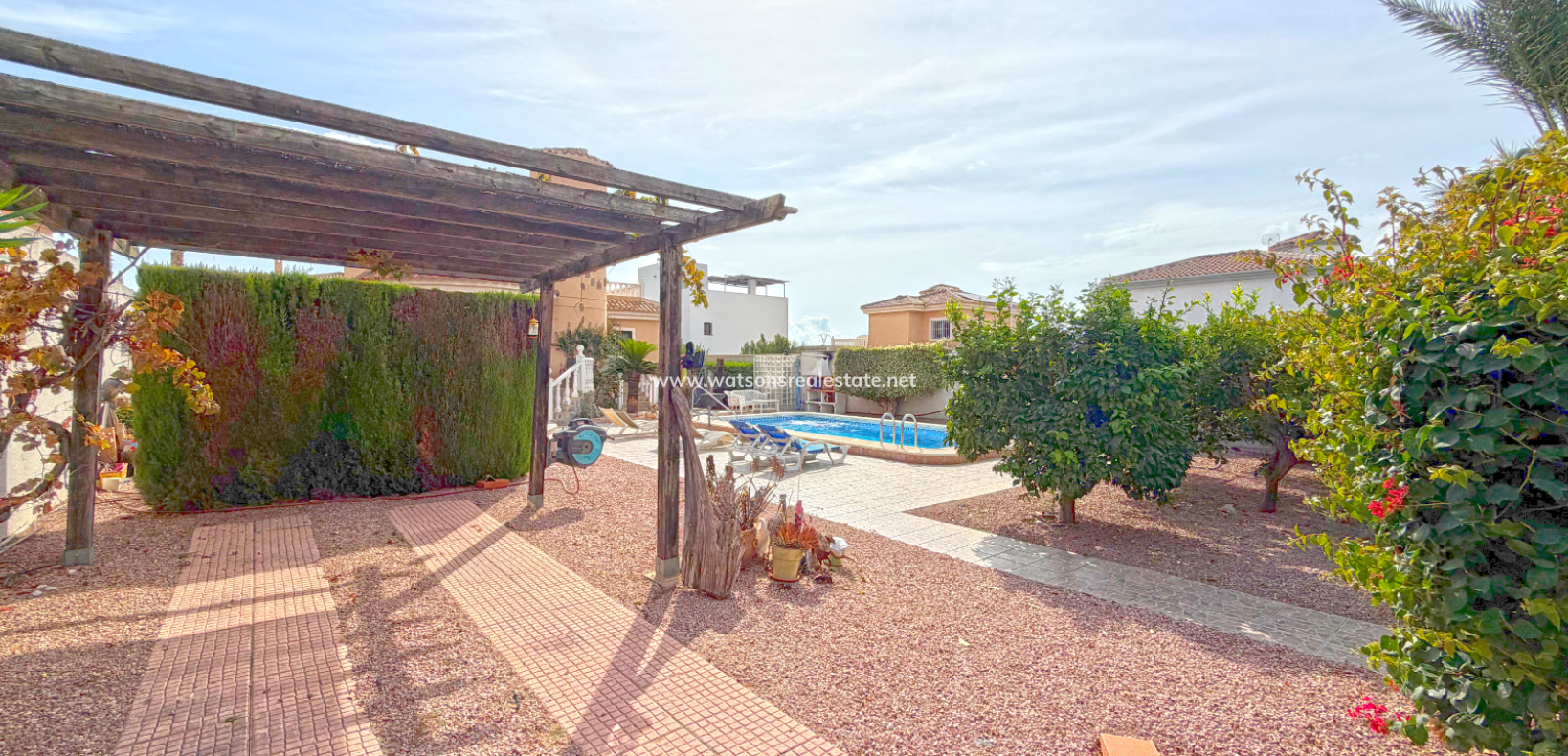 Resale - Freistendhe Villa - Urb. La Marina