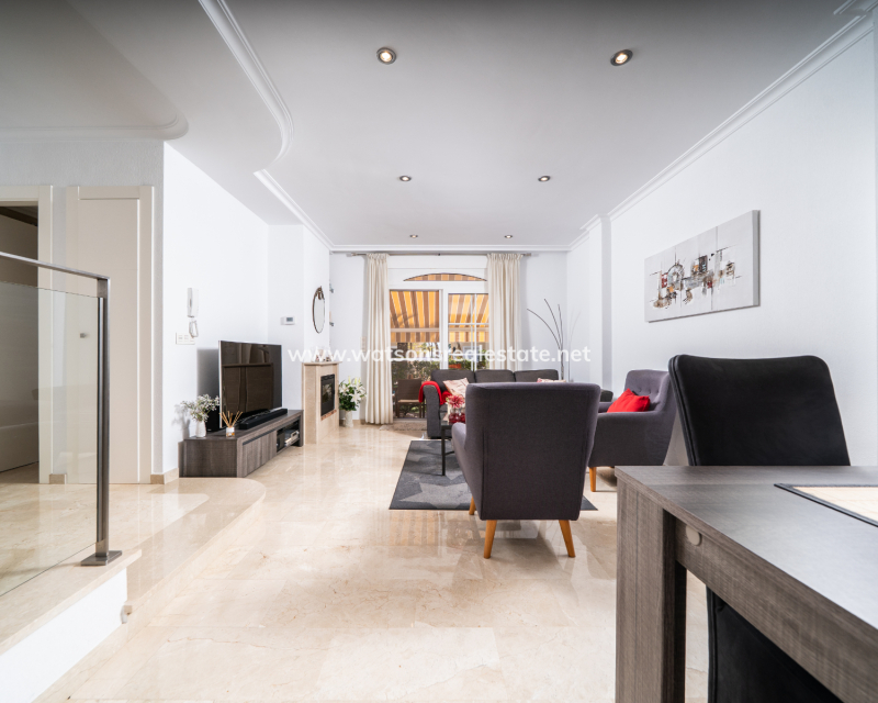 Resale - Freistendhe Villa - Urb. La Marina