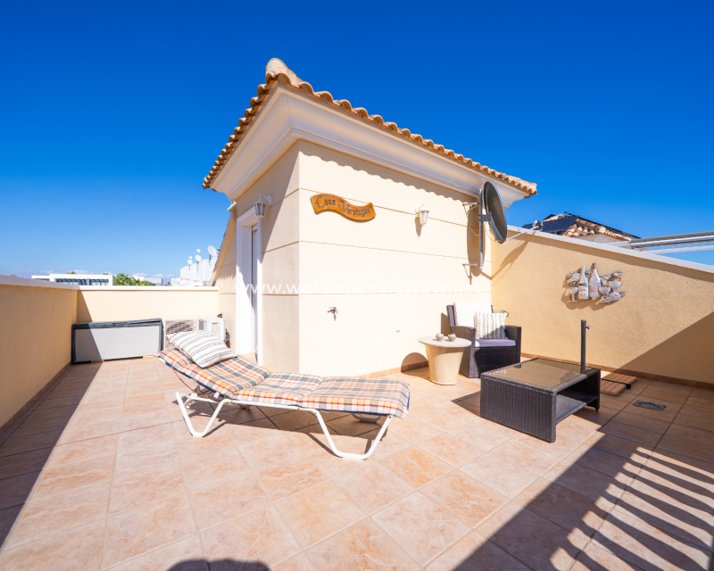 Resale - Freistendhe Villa - Urb. La Marina