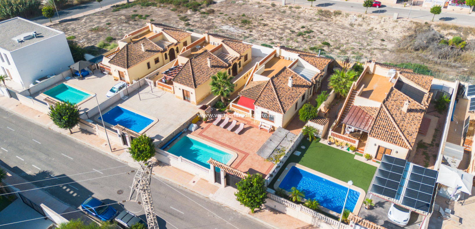 Resale - Freistendhe Villa - Urb. La Marina