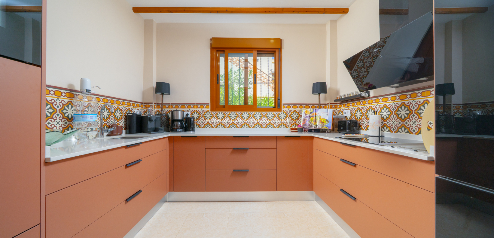 Resale - Freistendhe Villa - Urb. La Marina