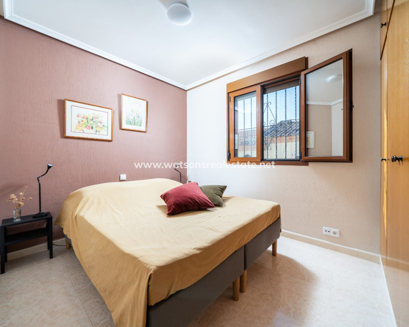 Resale - Freistendhe Villa - Urb. La Marina