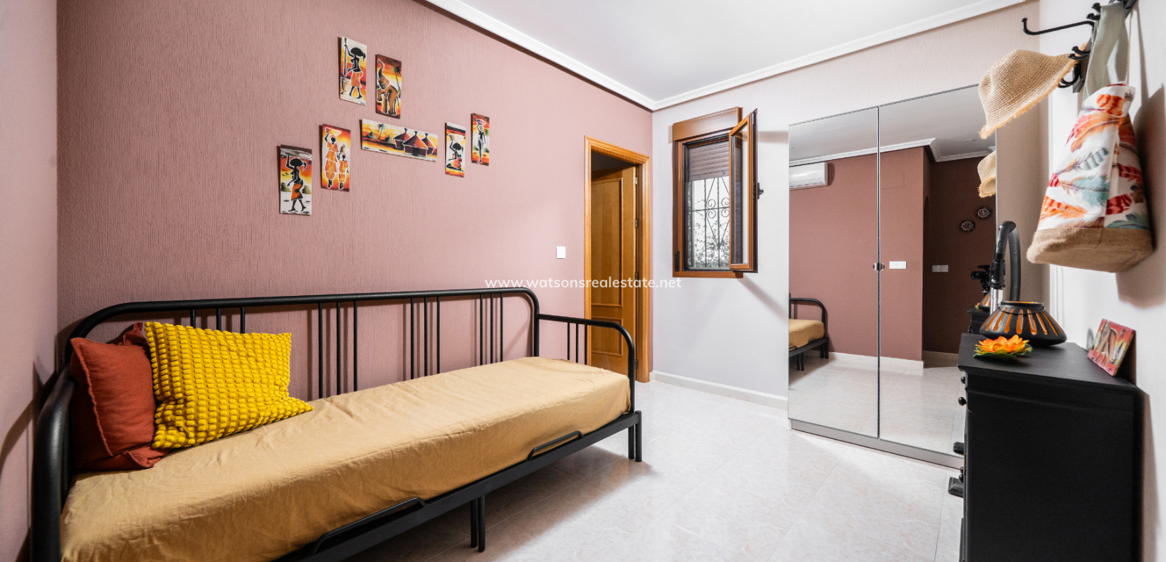 Resale - Freistendhe Villa - Urb. La Marina