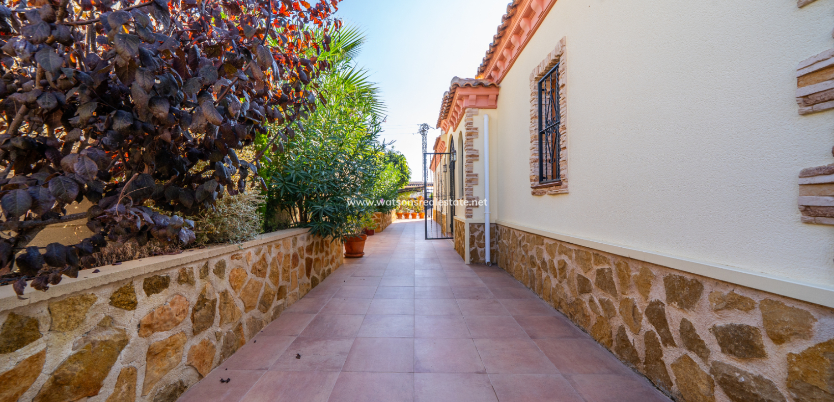 Resale - Freistendhe Villa - Urb. La Marina