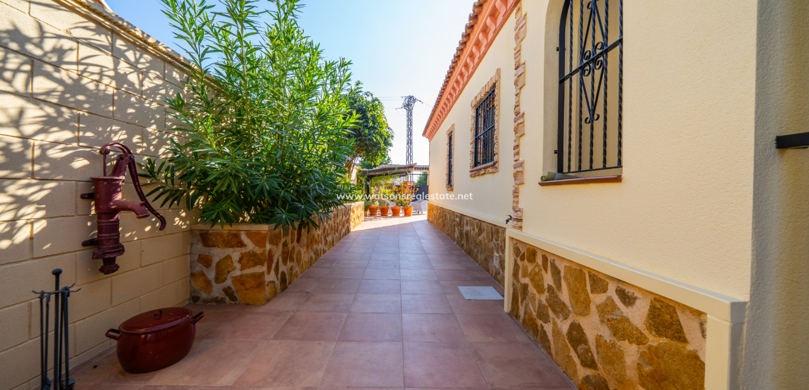 Resale - Freistendhe Villa - Urb. La Marina