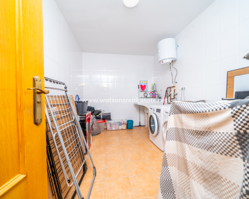 Resale - Freistendhe Villa - Urb. La Marina