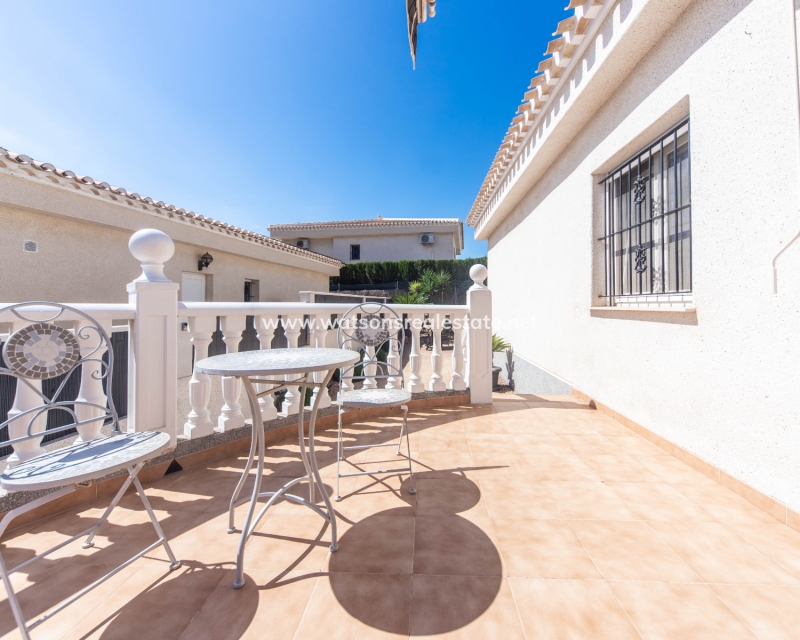 Resale - Freistendhe Villa - Urb. La Marina