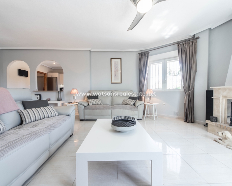 Resale - Freistendhe Villa - Urb. La Marina