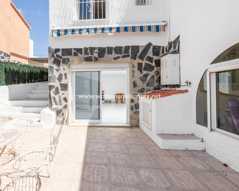 Resale - Freistendhe Villa - Urb. La Marina