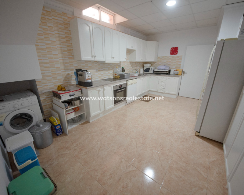 Resale - Freistendhe Villa - Urb. La Marina