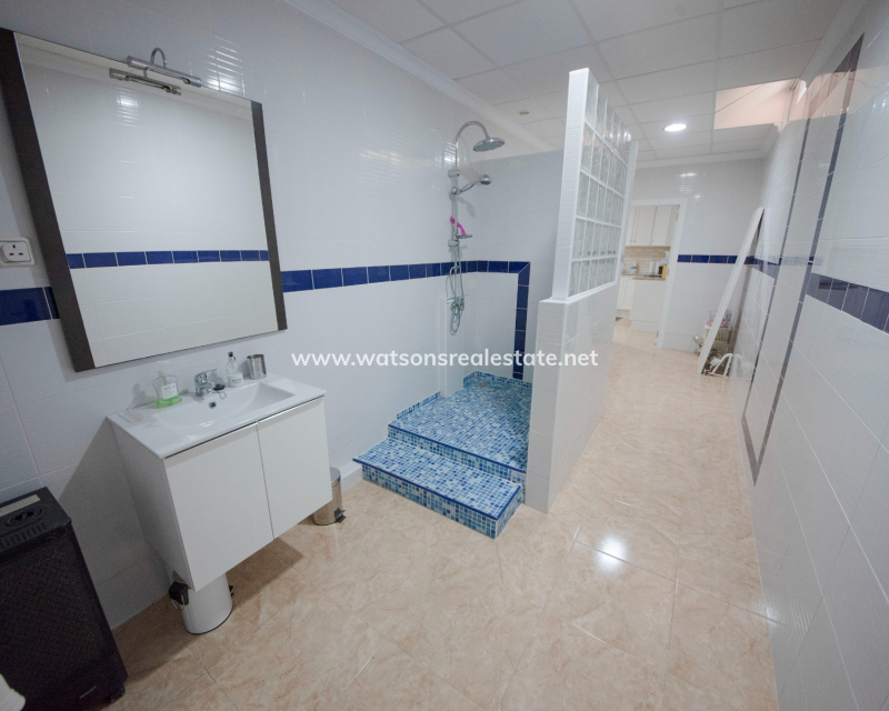 Resale - Freistendhe Villa - Urb. La Marina