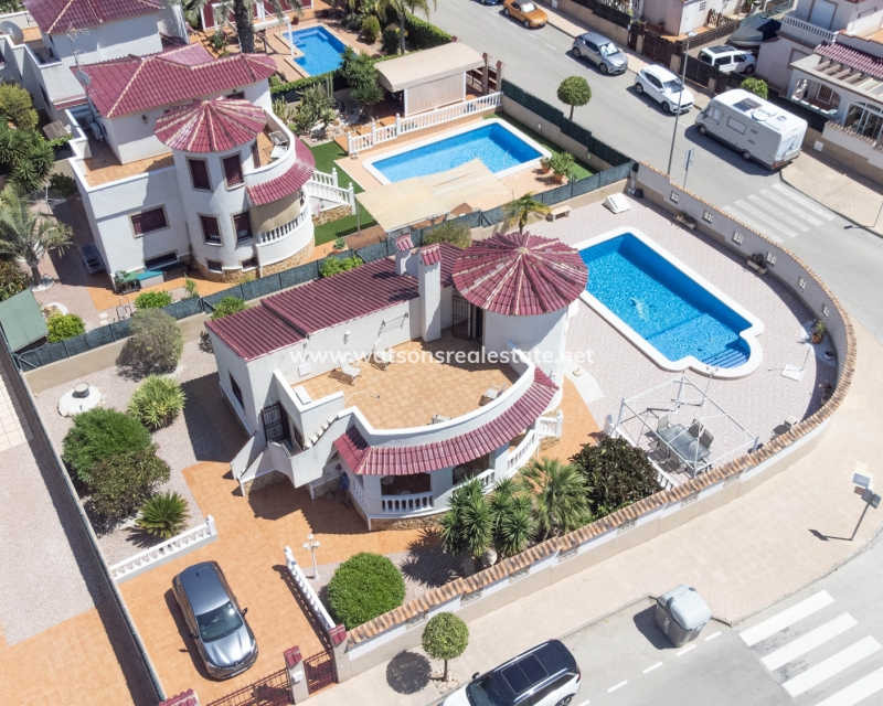 Resale - Freistendhe Villa - Urb. La Marina