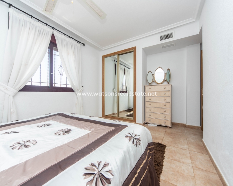 Resale - Freistendhe Villa - Urb. La Marina