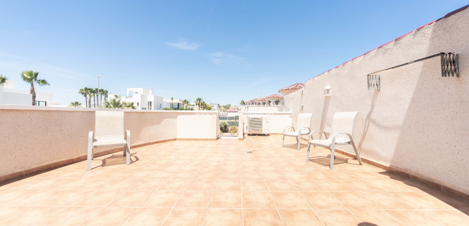 Resale - Freistendhe Villa - Urb. La Marina