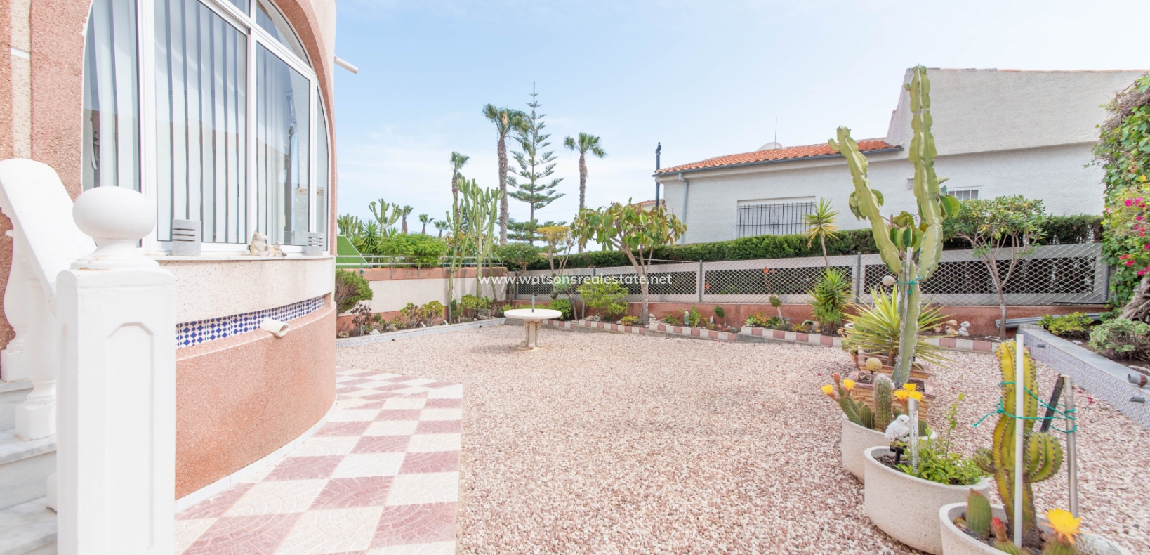 Resale - Freistendhe Villa - Urb. La Marina