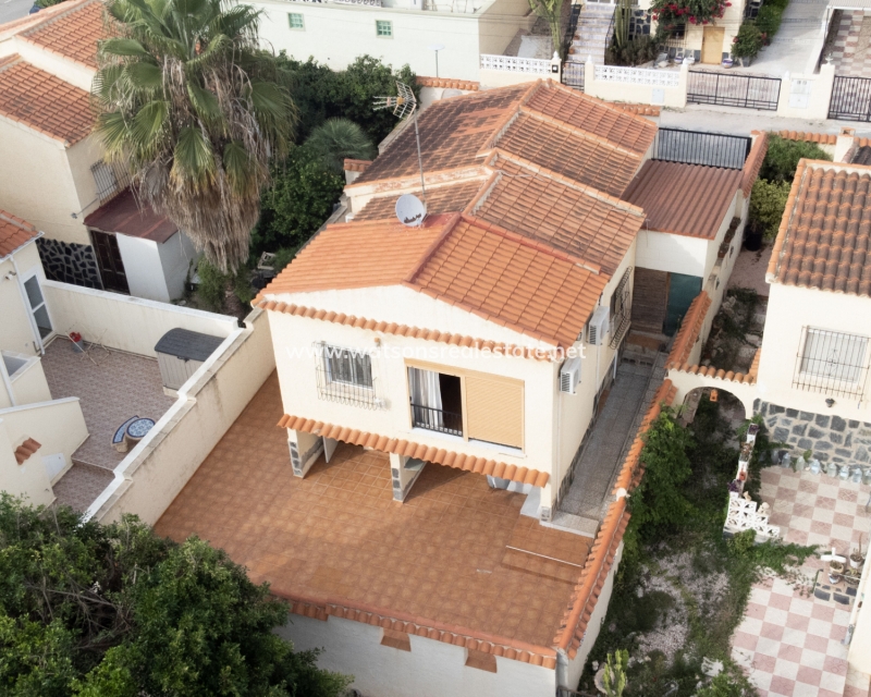 Resale - Freistendhe Villa - Urb. La Marina