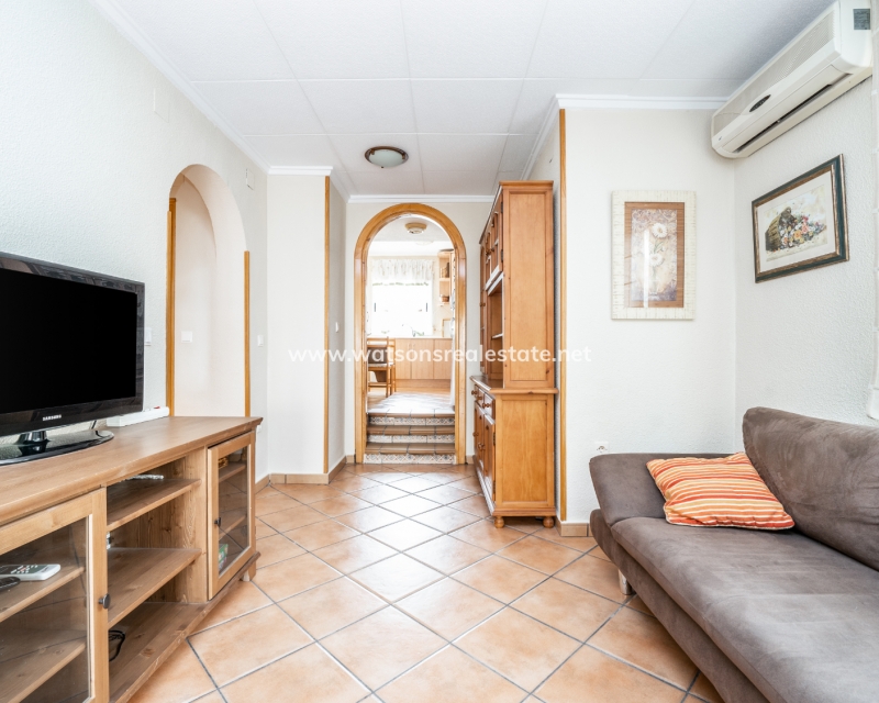 Resale - Freistendhe Villa - Urb. La Marina