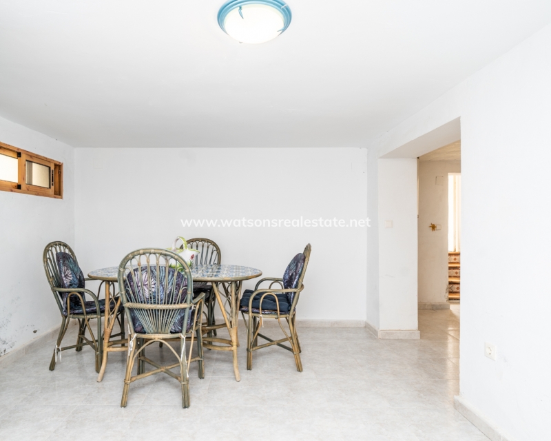 Resale - Freistendhe Villa - Urb. La Marina