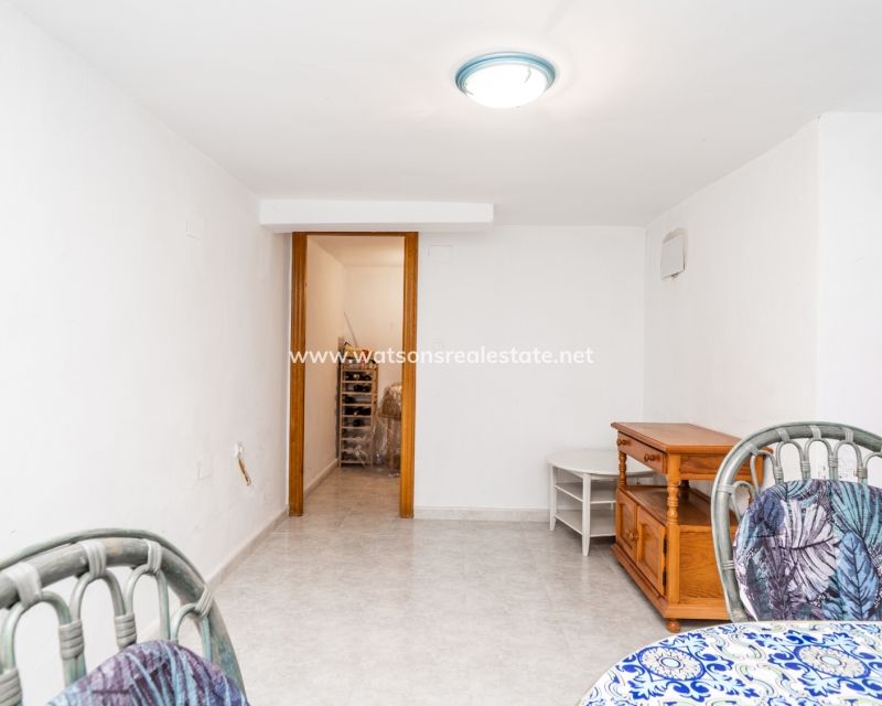 Resale - Freistendhe Villa - Urb. La Marina