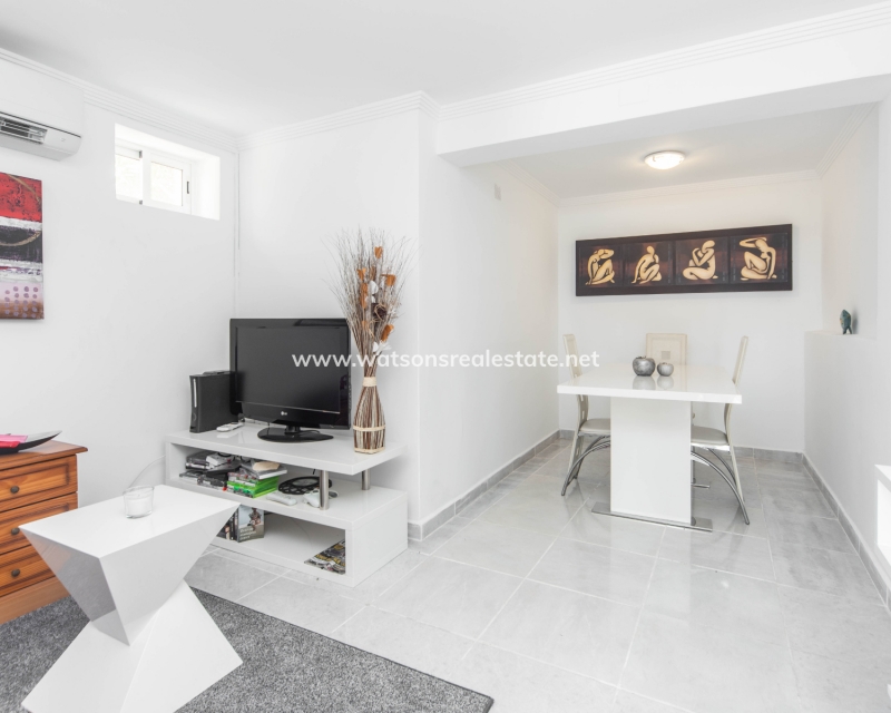 Resale - Freistendhe Villa - Urb. La Marina