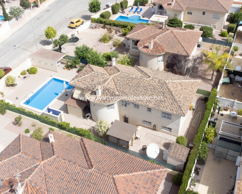 Resale - Freistendhe Villa - Urb. La Marina