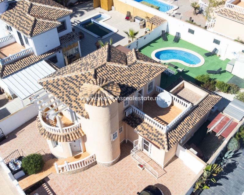 Resale - Freistendhe Villa - Urb. La Marina