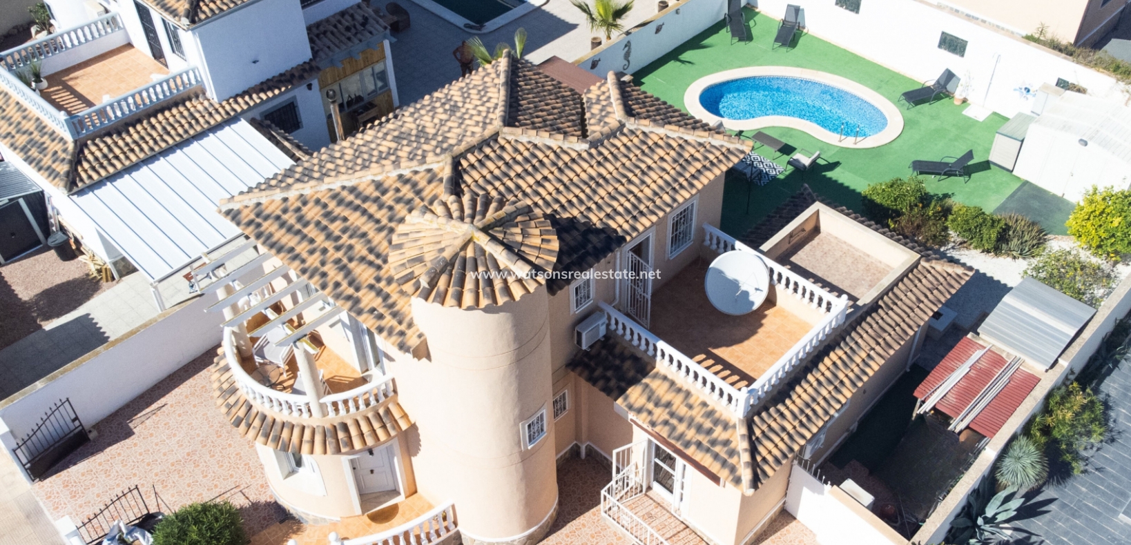 Resale - Freistendhe Villa - Urb. La Marina