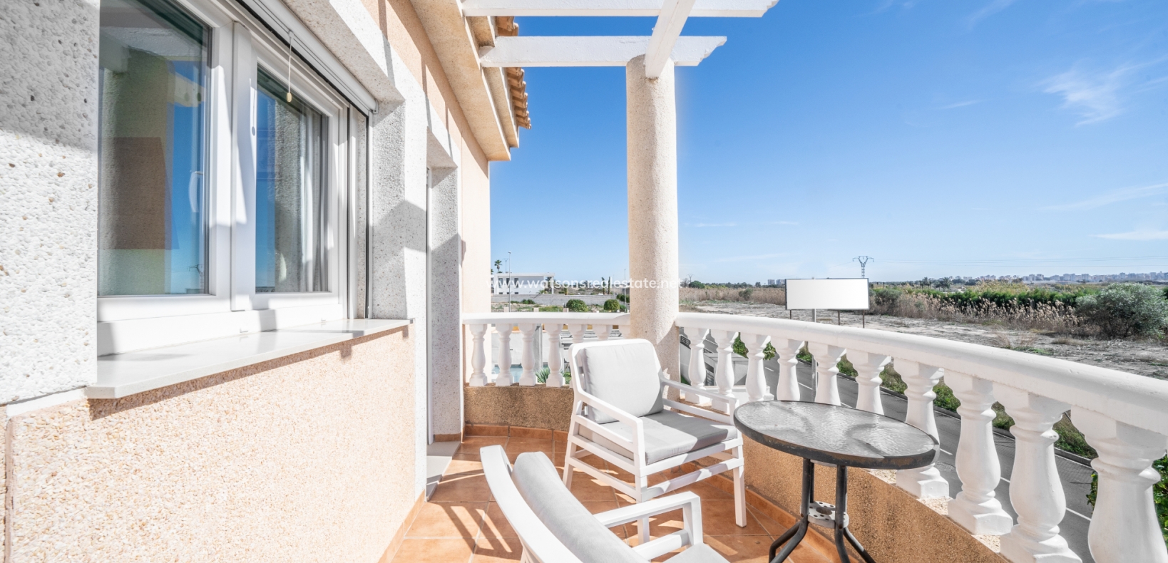 Resale - Freistendhe Villa - Urb. La Marina