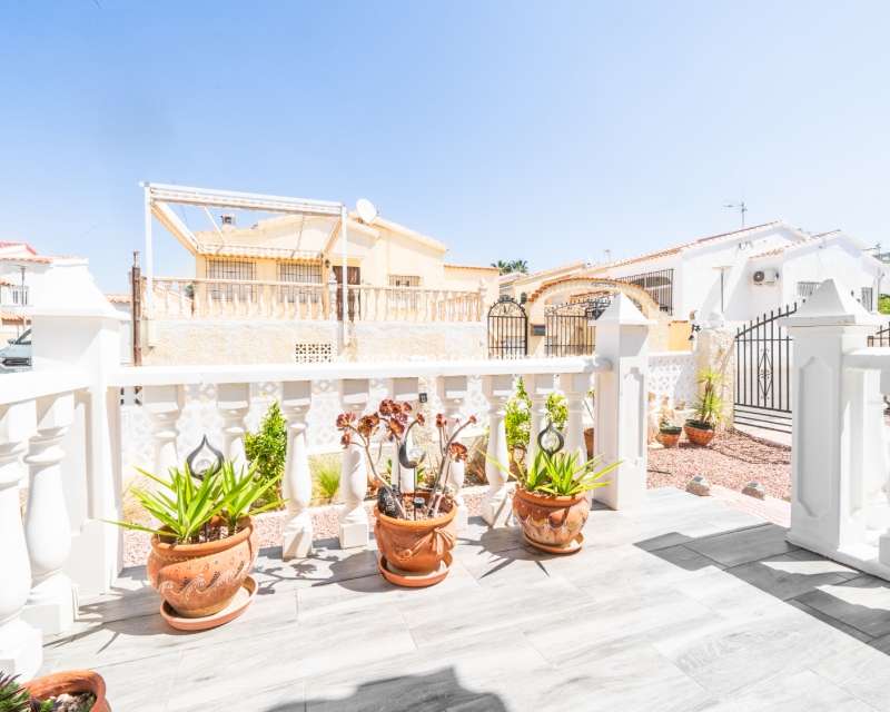 Resale - Freistendhe Villa - Urb. La Marina