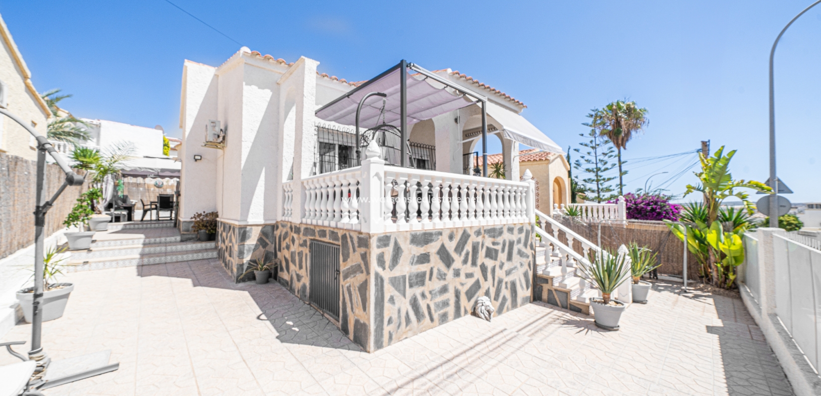 Resale - Freistendhe Villa - Urb. La Marina