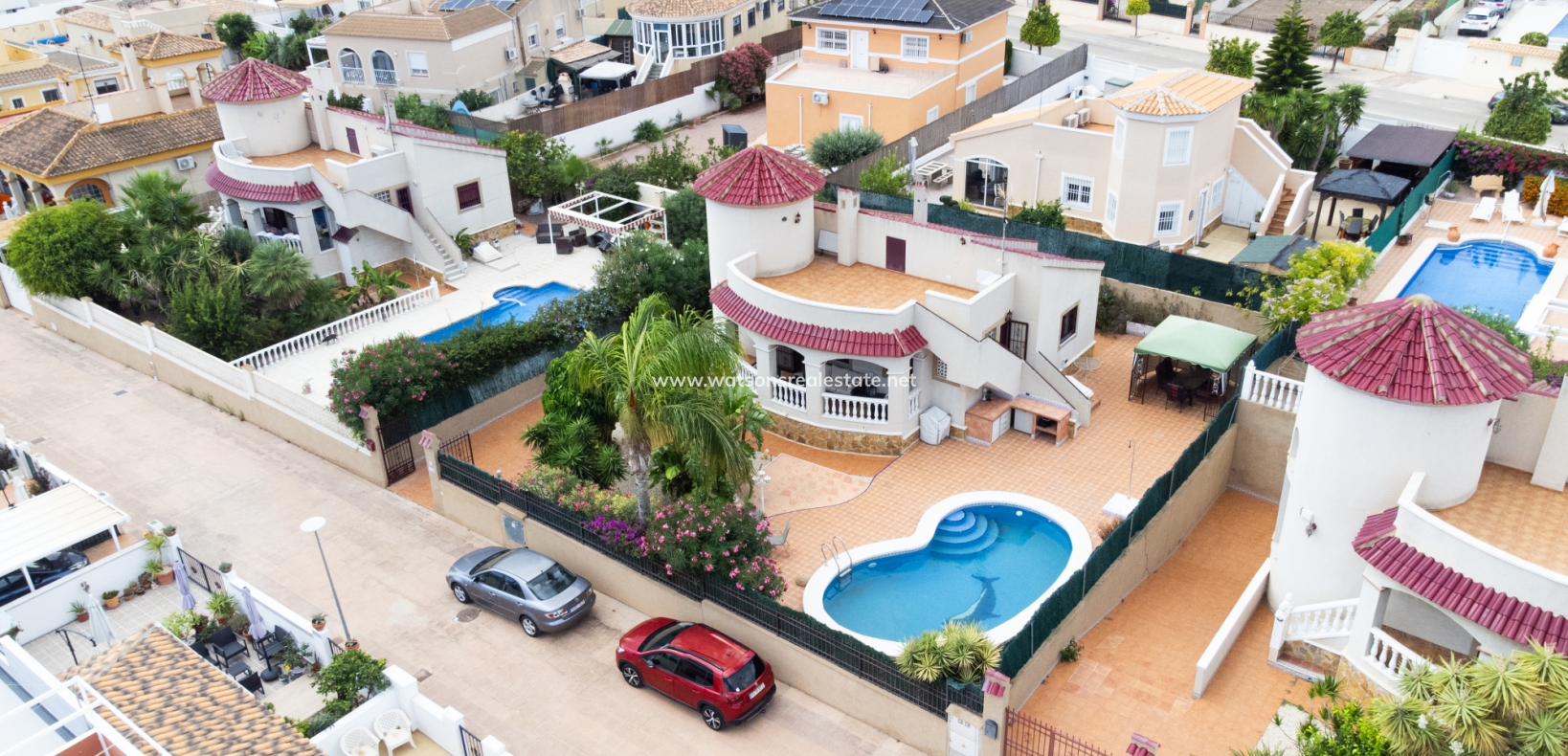 Resale - Freistendhe Villa - Urb. La Marina