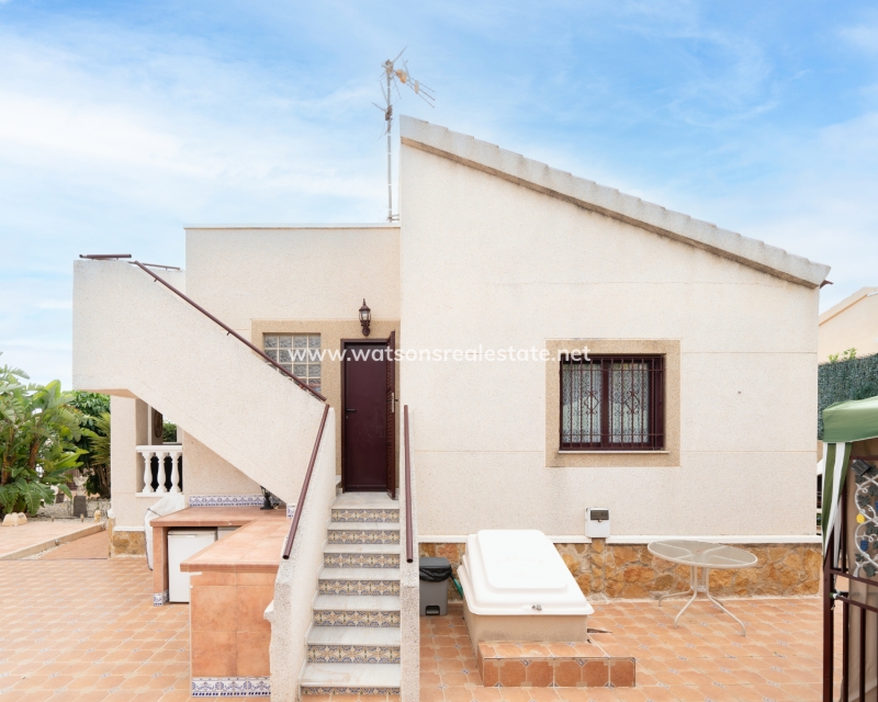 Resale - Freistendhe Villa - Urb. La Marina