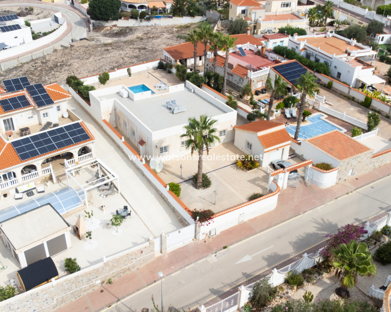 Resale - Freistendhe Villa - Urb. La Marina