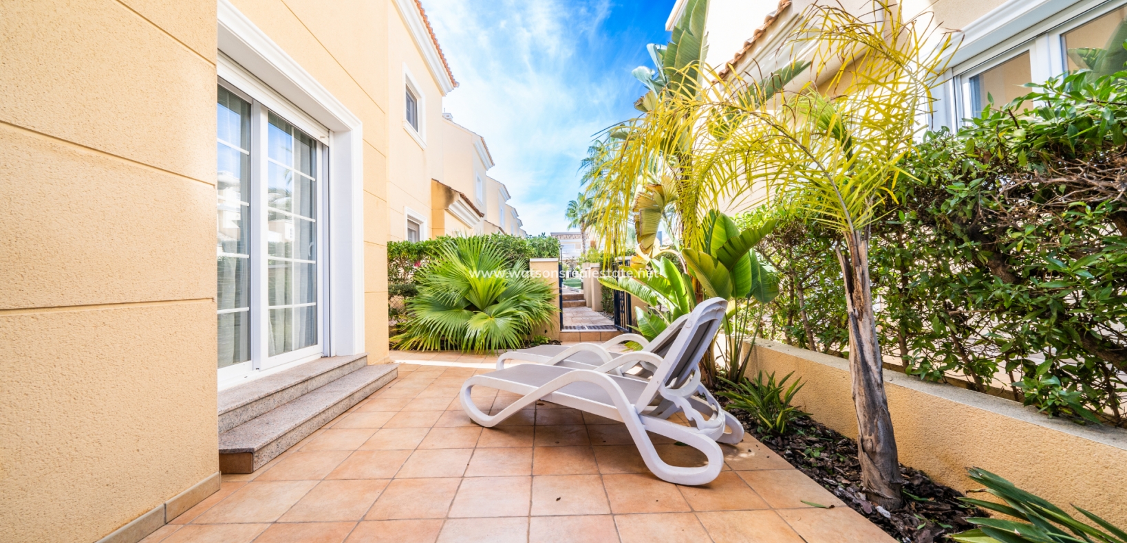 Resale - Freistendhe Villa - Urb. La Marina